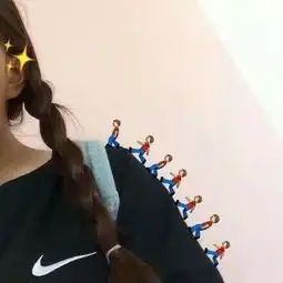 用什么p图软件能有这样一排的小人贴纸