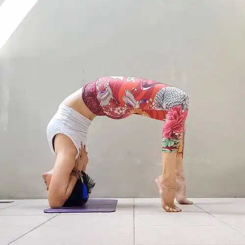 总攻张天爱穿大露背礼服,身材绝美,仙气飘飘简直恍若天仙下凡