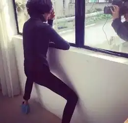 精致女孩摆拍示范加点生活滤镜轻松艳压朋友圈