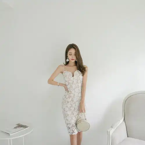 人像摄影营造清新的氛围,突出美女的成熟甜美和优雅气质
