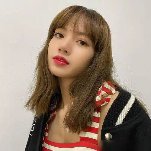 色差太大blackpink泰籍成员lisa露一圈黑肚网友粉没打好