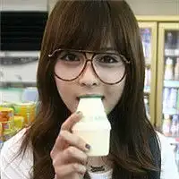 有没有不带字很萌的要戴眼镜的女头像