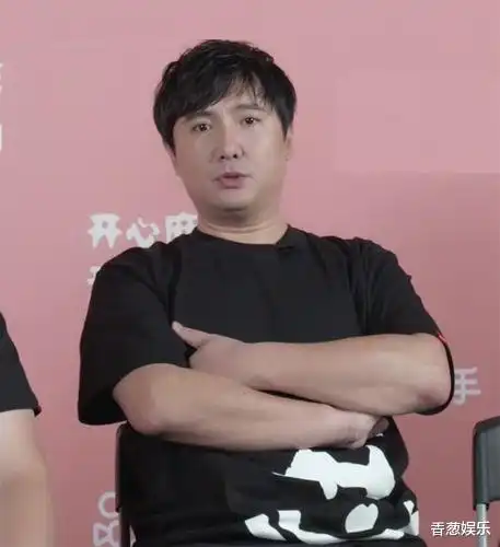沈腾有情况深夜带长腿美女现身会所,秒懂姑娘暗号,显暧昧
