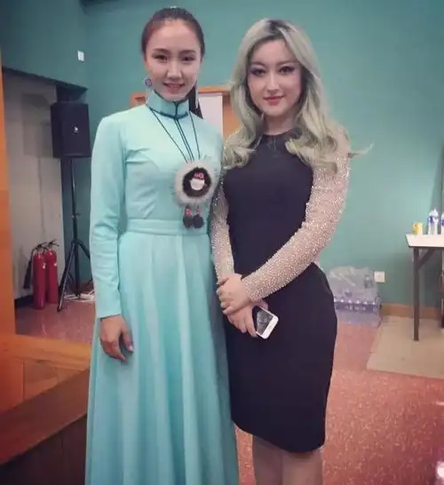 春节热曲吉祥三宝演员现状,爸爸去世妈妈隐退,小女孩升级当妈