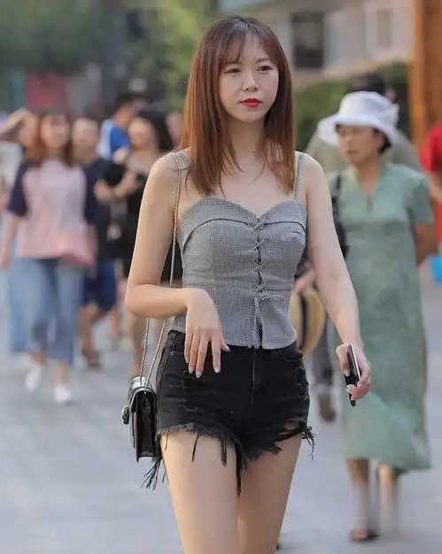 一双拖鞋就可以看得出,是什么样的女孩子
