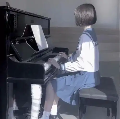 唯美带花女生头像粘人
