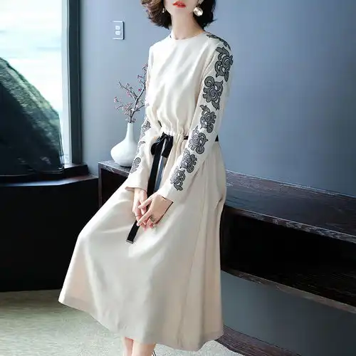 修身显身材的针织裙,温暖包裹全身,优雅的气质,舒适又减龄