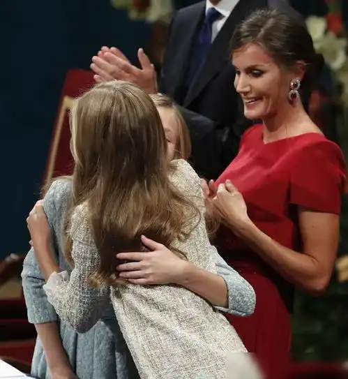 神奇的隔代遗传,15岁西班牙公主撞脸高祖母,妹妹却撞脸希腊公主