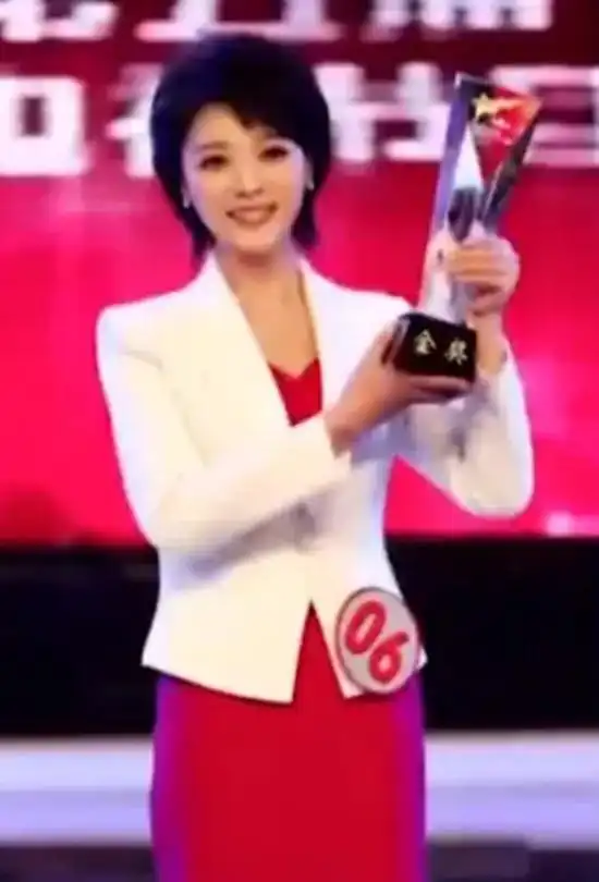 主持人胡蝶不顾父亲反对嫁给陆川,生下一儿一女,如今幸福了吗