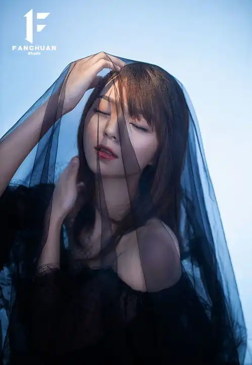 能融化男人肾结石的黑色纯欲风美女