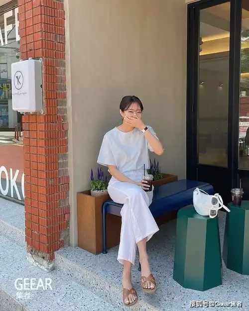 不露脸拍照才是时尚韩国女生示范的5个自然姿势