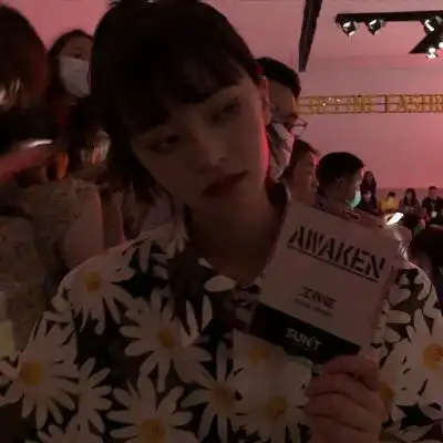 又飒又酷的头像女