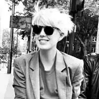 qq头像女生短发带帽兰波