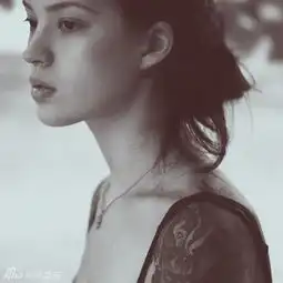 俄罗斯纹身美女摄影师