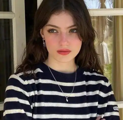 意大利美女到中国出差,只待了3天,直呼中国男人真奇怪