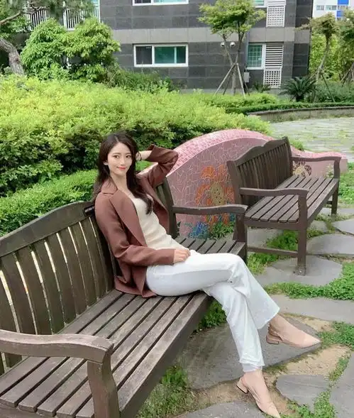 高颜值长腿美女