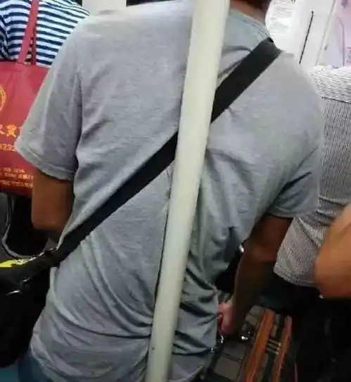 深圳女子地铁上吃麻辣烫我见过更奇葩的