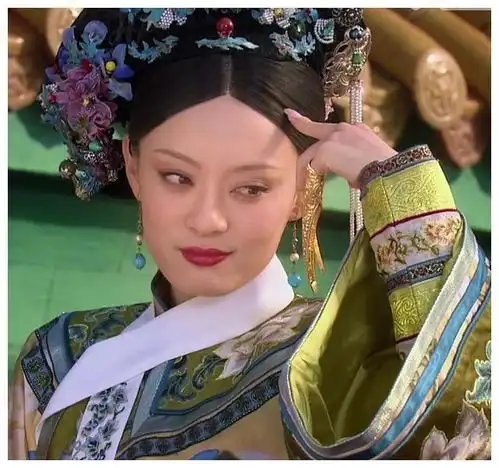 孙俪拍摄甄嬛传时头痒,意外挠下经典场景,令人惊叹