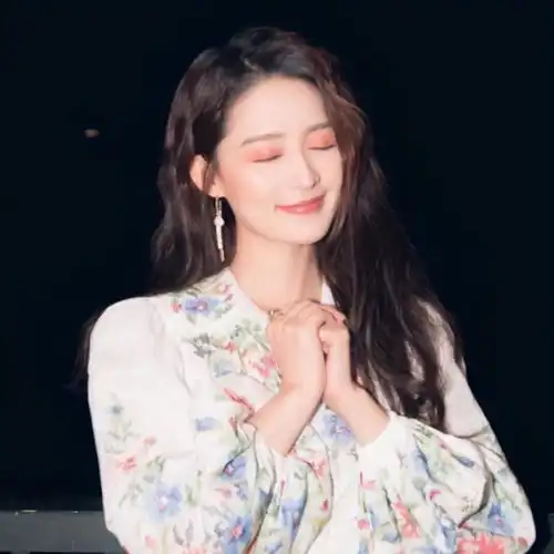 邓伦李沁疑似使用情侣头像,是有合作还是巧合,评论区暴露真相