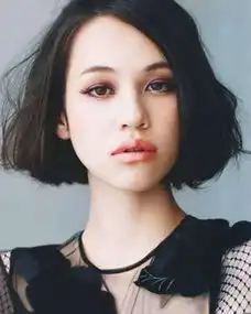 鼻头像圆球的女人面相花朵