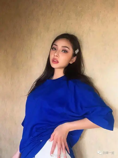 172cm杭州欧美风辣妹晒照,蚂蚁腰大长腿,比例优秀的高个女生有多美