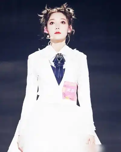 硬糖少女希林微博小号曝光,粉丝却被关注列表吸引,我没看错吧