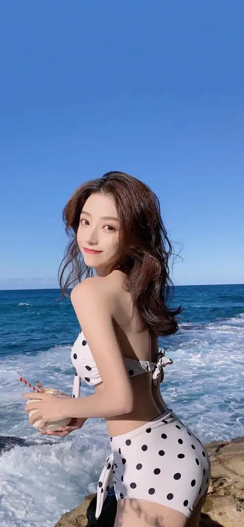 有没有类似图蓝天白云,还有美女的壁纸