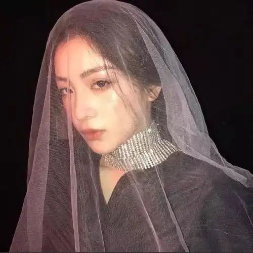 女生头像,生命中必有裂缝才能照进阳光