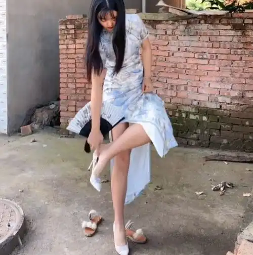 旗袍就要搭配高跟鞋,这才是真正的有气质