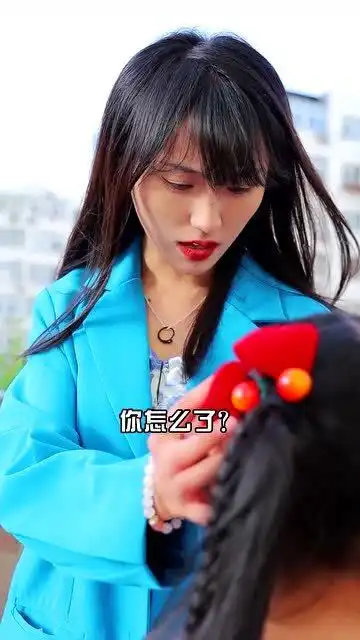 小女孩惨遭老师软暴力,还威胁家长多交学费场面实属震惊