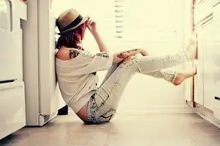 戴帽子意境图片唯美转身的戴帽子女孩