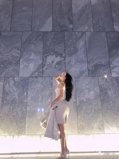 172cm杭州欧美风辣妹晒照,蚂蚁腰大长腿,比例优秀的高个女生有多美