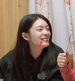 火箭少女在民宿吃饭,段奥娟逗笑众人,有谁注意傅菁的牙齿