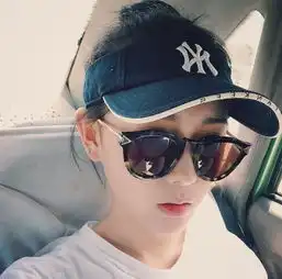 女生头像小清新自拍蓝黑帽子墨镜
