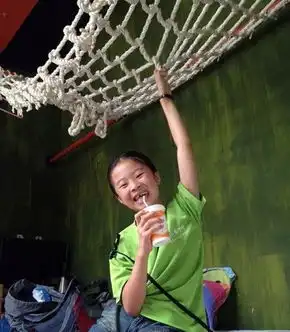 女童搭37辆顺风车游7省爸爸2姐姐萌态令人着迷