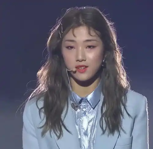 火箭少女生图被疯传,网友杨超越不愧是团花,宣仪脸怎么了