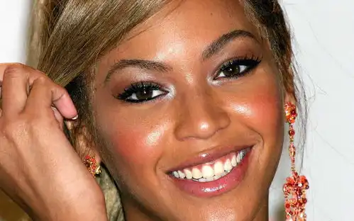 rb劲爆的女歌手碧昂丝吉赛尔诺斯