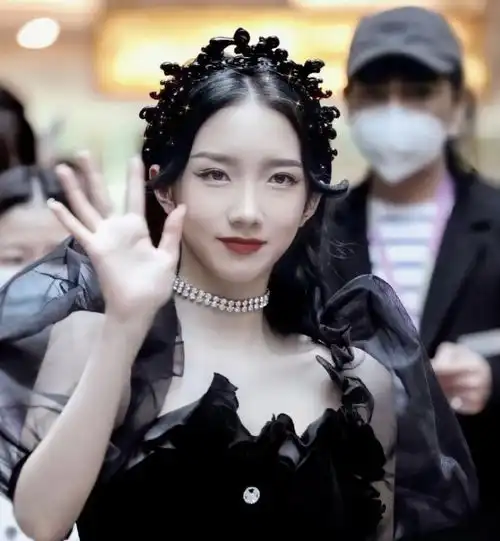 黑暗头像女生真人霸气孟