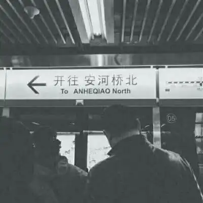 扎心催泪的伤感文案谁不是一边崩溃,一边悄悄自愈