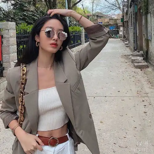 美女明星杨采钰的图集