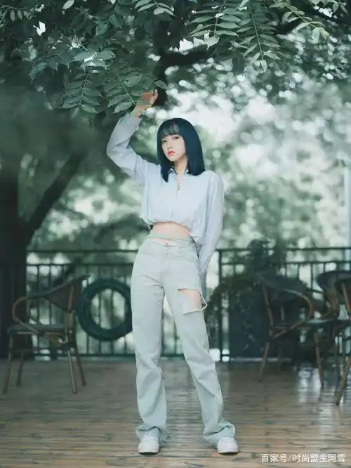 程潇的微胖身材好真实,穿露脐装生图曝光,肚子圆润照样美
