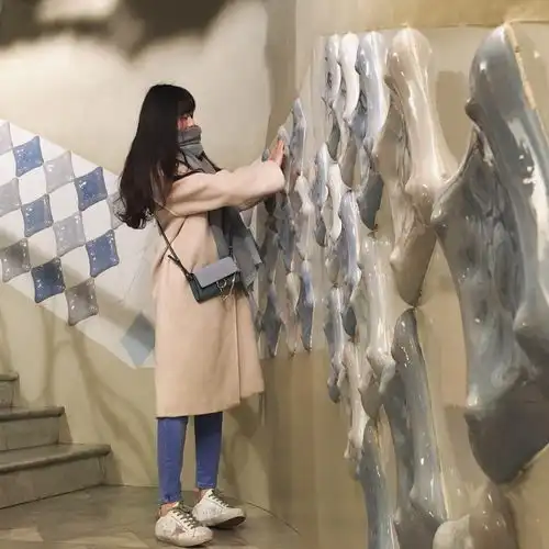 年轻女性背什么牌子的包比较好