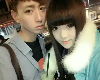 学生情侣图片恋爱中的的学生们