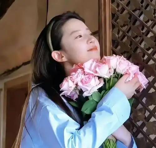 唯美带花女生头像长腿