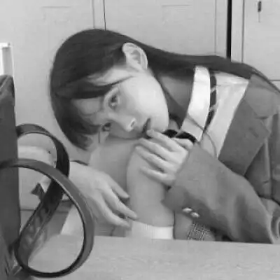 女人伤感黑白背影头像快手