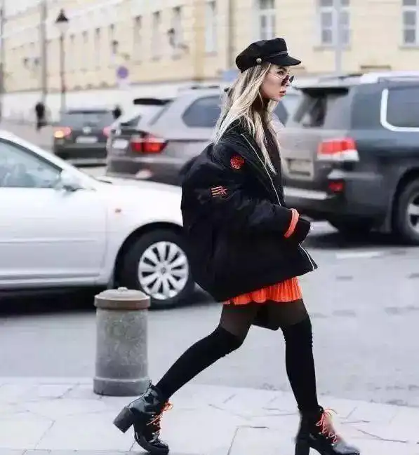 短款羽绒服怎么内搭高级优雅小个子女人这么穿,时髦还保暖