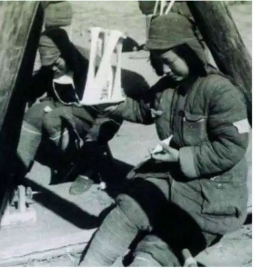 黄埔军校年龄最大的女学生,和儿子一起抗日,抗战结束辞官当老师