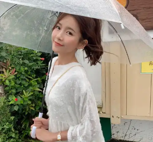 女生长腿腰细头像张子萱