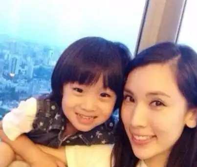 11岁kimi照片被公开,看到真实颜值后,网友难怪林志颖不晒了