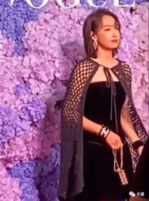 wow,就喜欢看女明星们摩拳擦掌的打群架造型